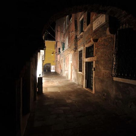 Calle De La Comare Venecia Exterior foto