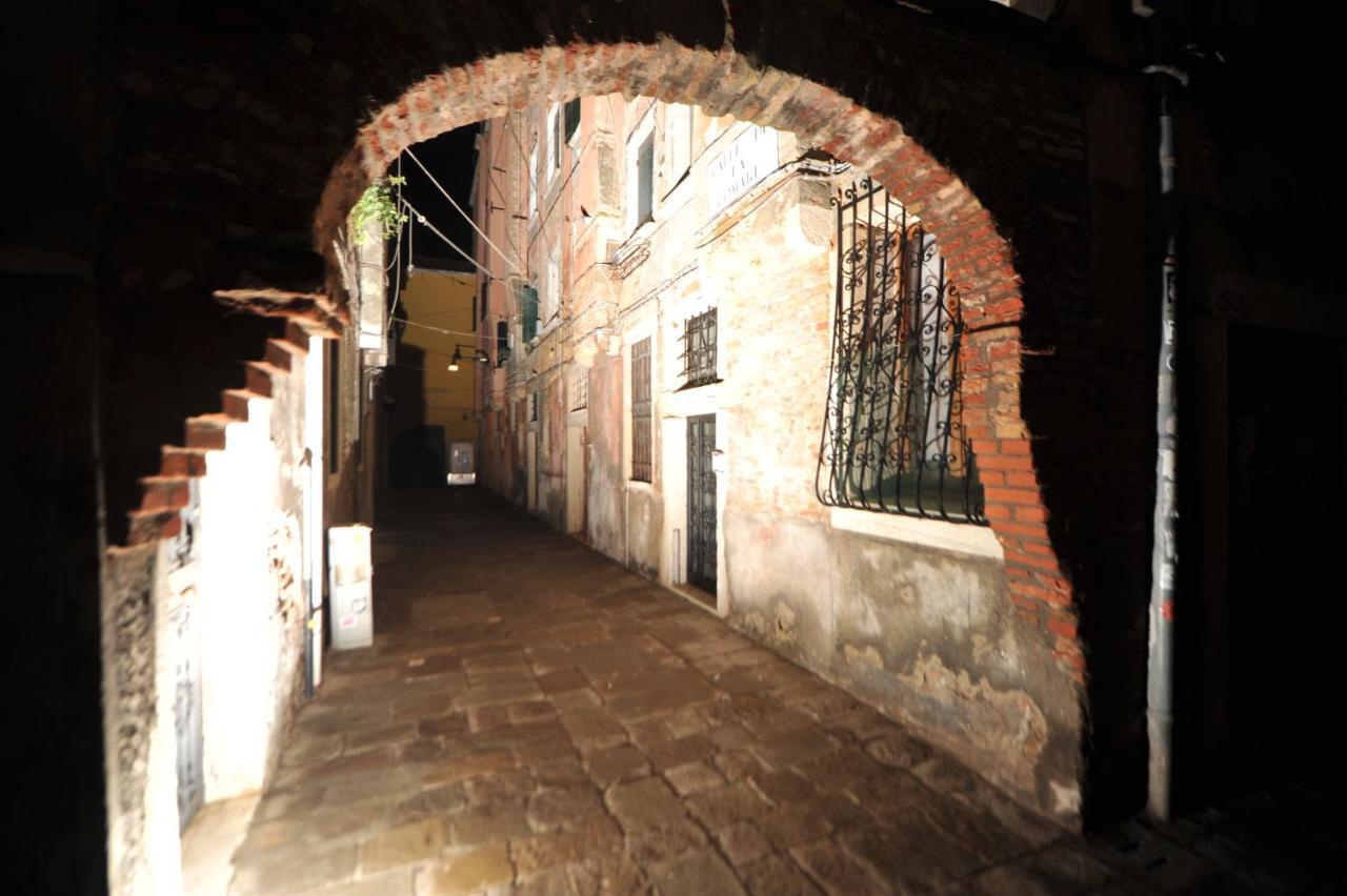 Calle De La Comare Venecia Exterior foto